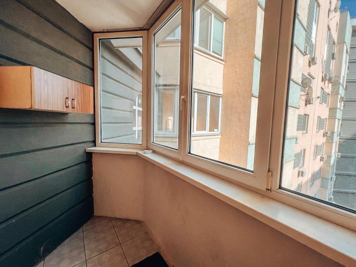 Cozy Apartments On The Left Bank Kiev Buitenkant foto